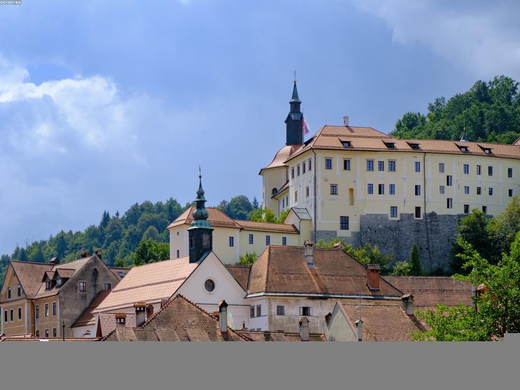 យុទ្ធសាស្ត្រស្លុត៖ ការរចនាស្ថាបត្យកម្មប្រកបដោយស្ថិរភាព